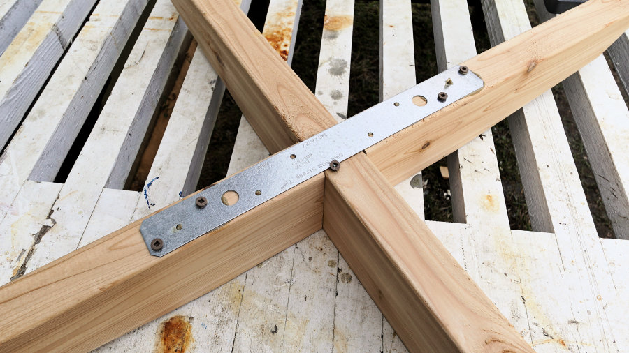 how to make a wooden patio table